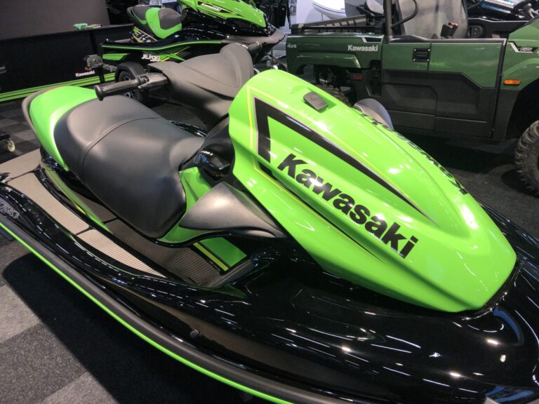 Grön Kawasaki foto från båtmässan 2019