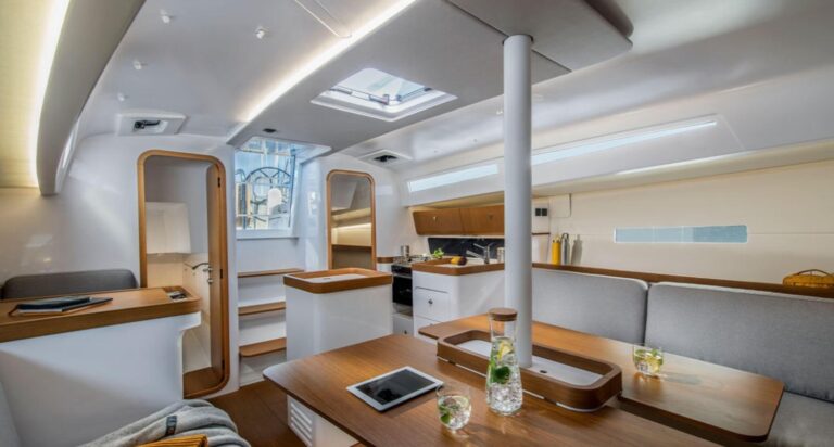 beneteau first interiör